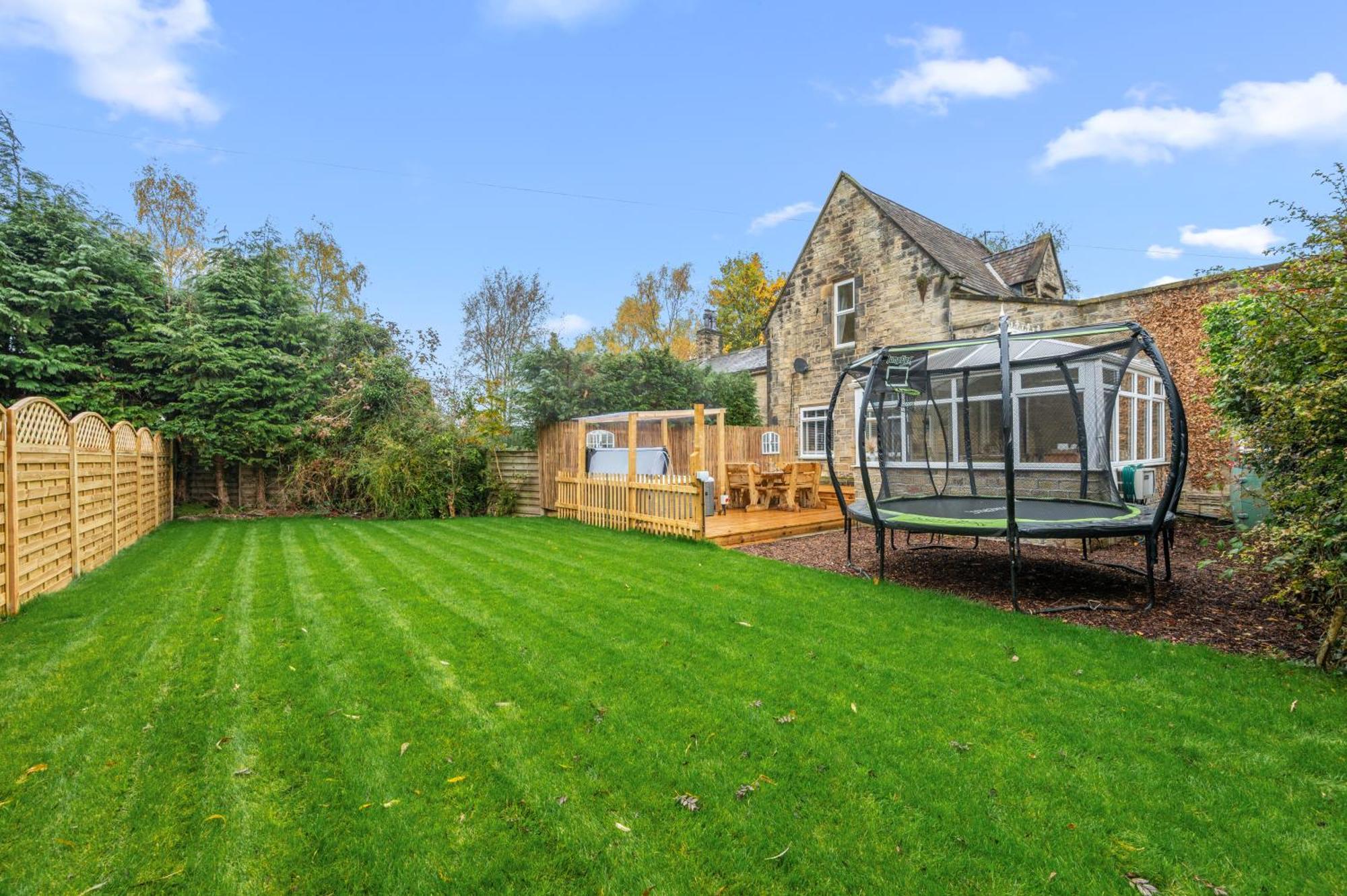 Relax At Little Hawkcliffe Villa Steeton Exterior photo